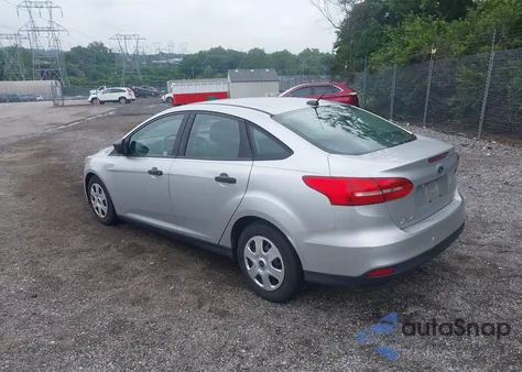 2015 Ford Focus S z USA, uszkodzony, nr VIN 1FADP3E23FL253965